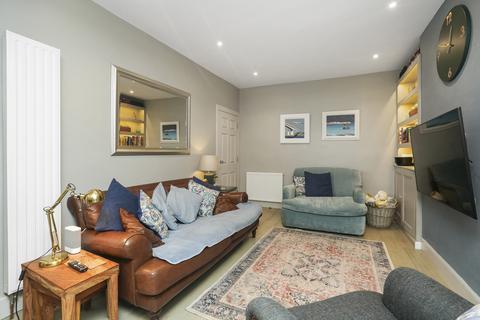 16 Darnell Road, Edinburgh, EH5 3PL