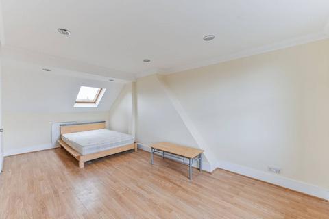 3 bedroom flat for sale, Valnay Street, Tooting, London, SW17