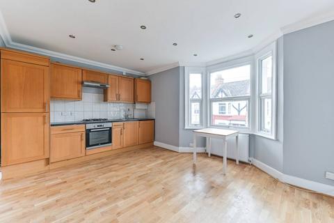 3 bedroom flat for sale, Valnay Street, Tooting, London, SW17