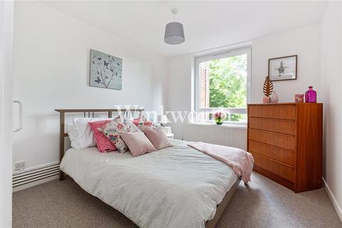 3 bedroom ground floor flat for sale, Erskine Crescent, London, N17