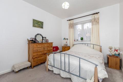 1 bedroom bungalow for sale, Bletchingley Close, THORNTON HEATH, Surrey, CR7