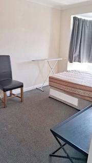 1 bedroom in a house share to rent, Shakespeare Avenue, Hayes UB4
