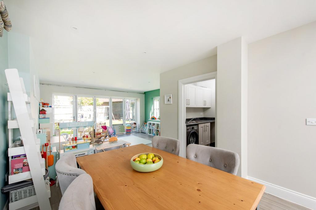 Kitchen/B'fast Room