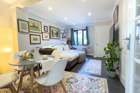 4 bedroom end of terrace house for sale, Langdale Gate, Witney, Oxfordshire, OX28