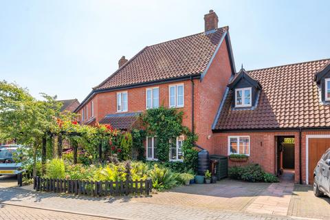 8 Captain Ford Way, Dereham, NR19 1WQ