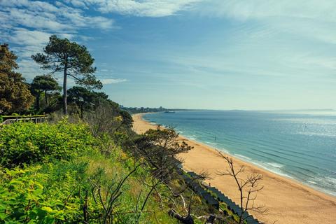 2 bedroom flat for sale, Flat 2 Seashells, 17 Studland Road, Alum Chine, Westbourne, Bournemouth, Dorset, BH4 8HZ