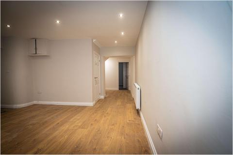 2 bedroom flat to rent, Lidgett Lane, Leeds LS17