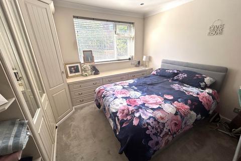 5 Tavistock Drive, Chadderton, Oldham, OL9 0RQ