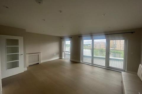 2 bedroom apartment to rent, Champlain Street,  Green Park,  RG2