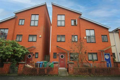 4 bedroom terraced house to rent, Loxford Street, Manchester M15