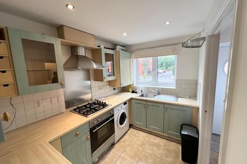 4 bedroom terraced house to rent, Loxford Street, Manchester M15