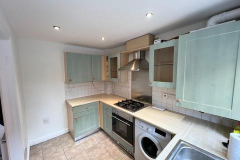 4 bedroom terraced house to rent, Loxford Street, Manchester M15