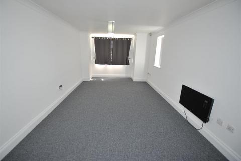 2 bedroom apartment to rent, 4 Forebay Drive, Irlam M44 6RT