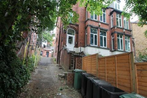 Studio to rent, Morris Lane, Leeds