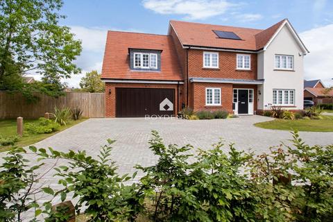 5 bedroom detached house for sale, Apian Grove, Witham CM8