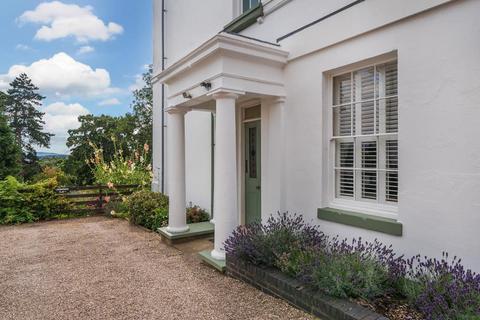 Flat 4, 10 Lansdowne Crescent, Worcester, WR3 8JE
