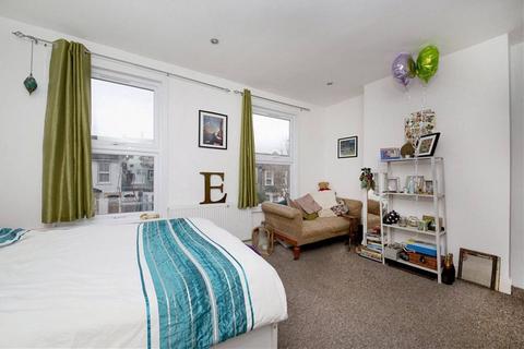 4 bedroom semi-detached house to rent, Glyn Road, Clapton, London, E5