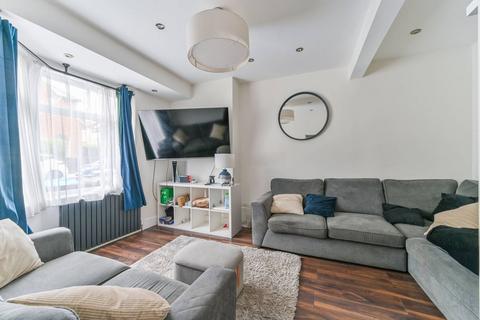 2 bedroom terraced house to rent, Granden Road, Norbury, London, SW16