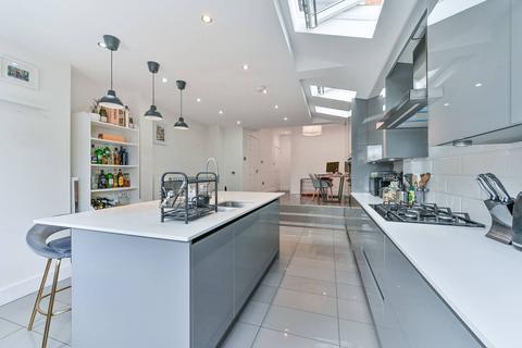 2 bedroom terraced house to rent, Granden Road, Norbury, London, SW16