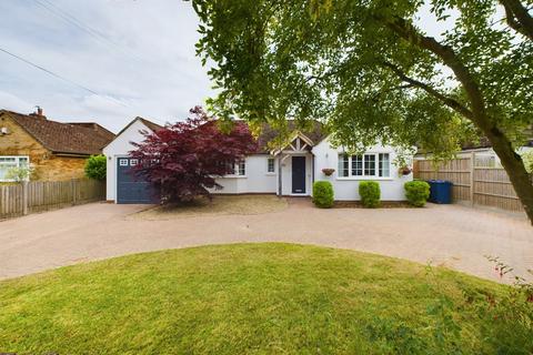 5 bedroom bungalow for sale, Glebe Close, Holmer Green