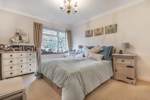 4 bedroom house to rent, Cottenham Park Road London SW20