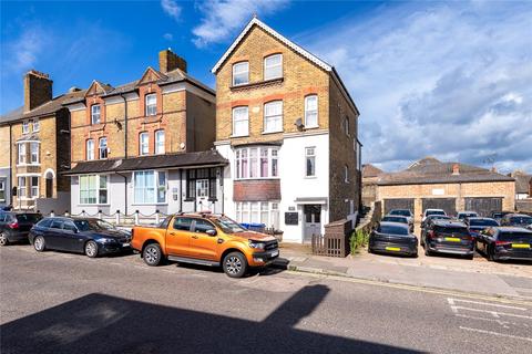 1 bedroom penthouse for sale, Park Road, Sittingbourne, Kent, ME10