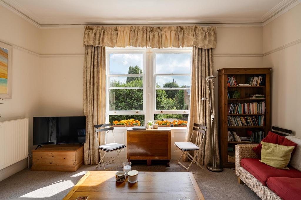 Living room ()