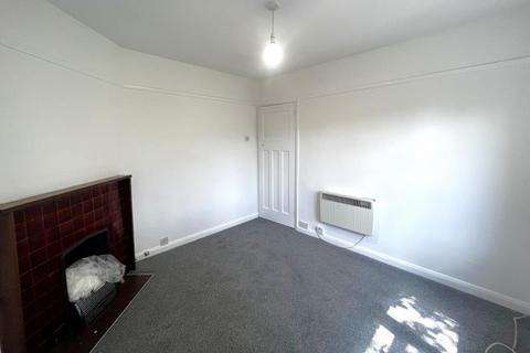 3 bedroom terraced house to rent, Fairfax Road, Woking GU22