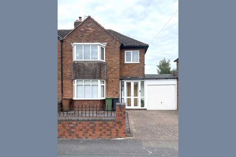 3 bedroom semi-detached house to rent, Walsall, Walsall WS4