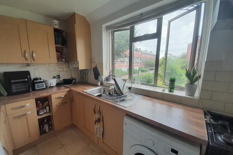 3 bedroom apartment for sale, Cooks Road, London SE17