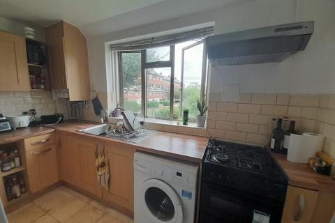 3 bedroom apartment for sale, Cooks Road, London SE17