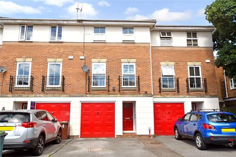 3 bedroom townhouse for sale, Flossmore Way, Gildersome, Morley, Leeds