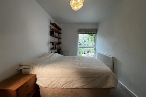 2 Oborne Close, London, SE24 0HB