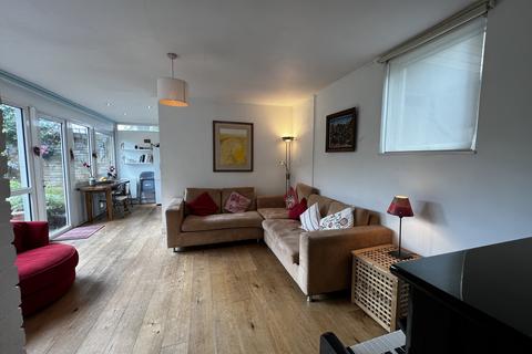 2 Oborne Close, London, SE24 0HB