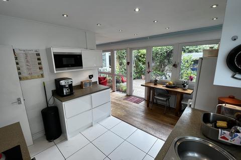 2 Oborne Close, London, SE24 0HB