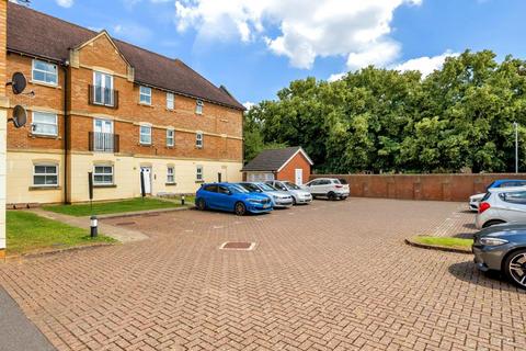 2 bedroom flat for sale, Weston Turville,  Buckinghamshire,  HP22