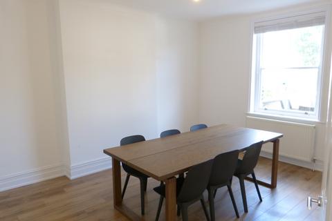 4 bedroom flat to rent, FINCHLEY ROAD, GOLDERS GREEN, NW11