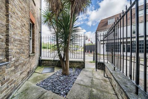 6 Burlington Lane, London, W4 2QE