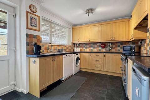 12 Kidder Road, Rayne, Braintree, CM77 6TN