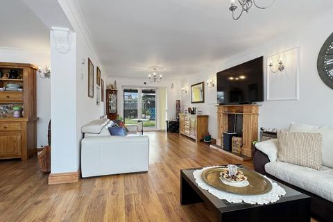 12 Kidder Road, Rayne, Braintree, CM77 6TN