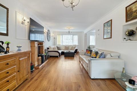 12 Kidder Road, Rayne, Braintree, CM77 6TN