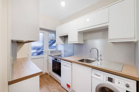 2 bedroom flat to rent, LOAMPITT HILL, Lewisham, SE13