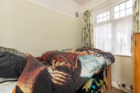 91 Winifred Road, Coulsdon, CR5 3JG