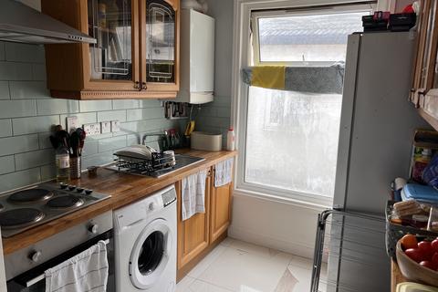 2 bedroom apartment to rent, Canterbury Road, London E10