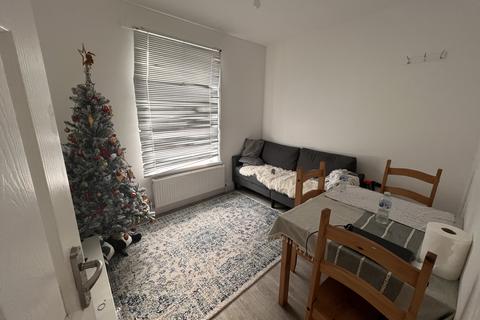 2 bedroom apartment to rent, Canterbury Road, London E10