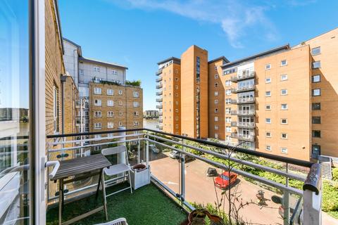 3 bedroom apartment to rent, St. David's Square, Isle of Dogs, Docklands E14