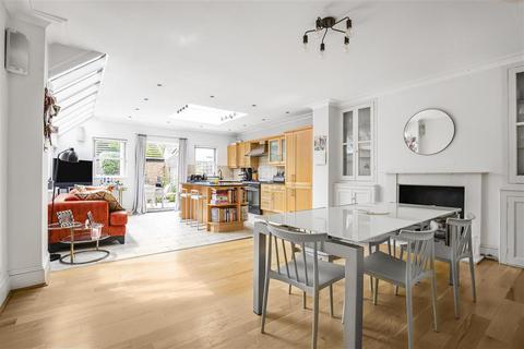125 Chestnut Grove, London, SW12 8JH