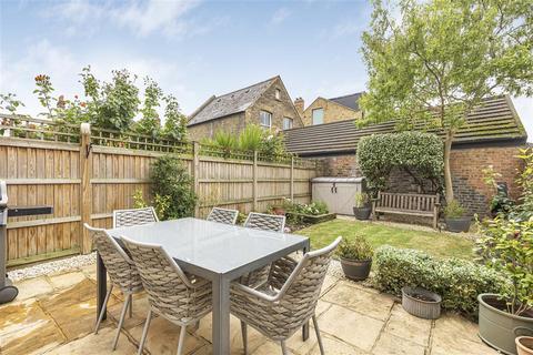 125 Chestnut Grove, London, SW12 8JH