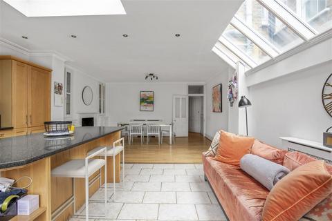 125 Chestnut Grove, London, SW12 8JH