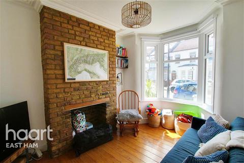 2 bedroom terraced house to rent, Belton Road, E7